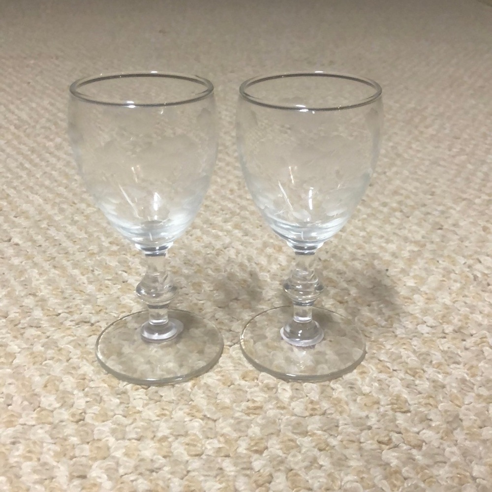 Set of 2 mini wine glasses